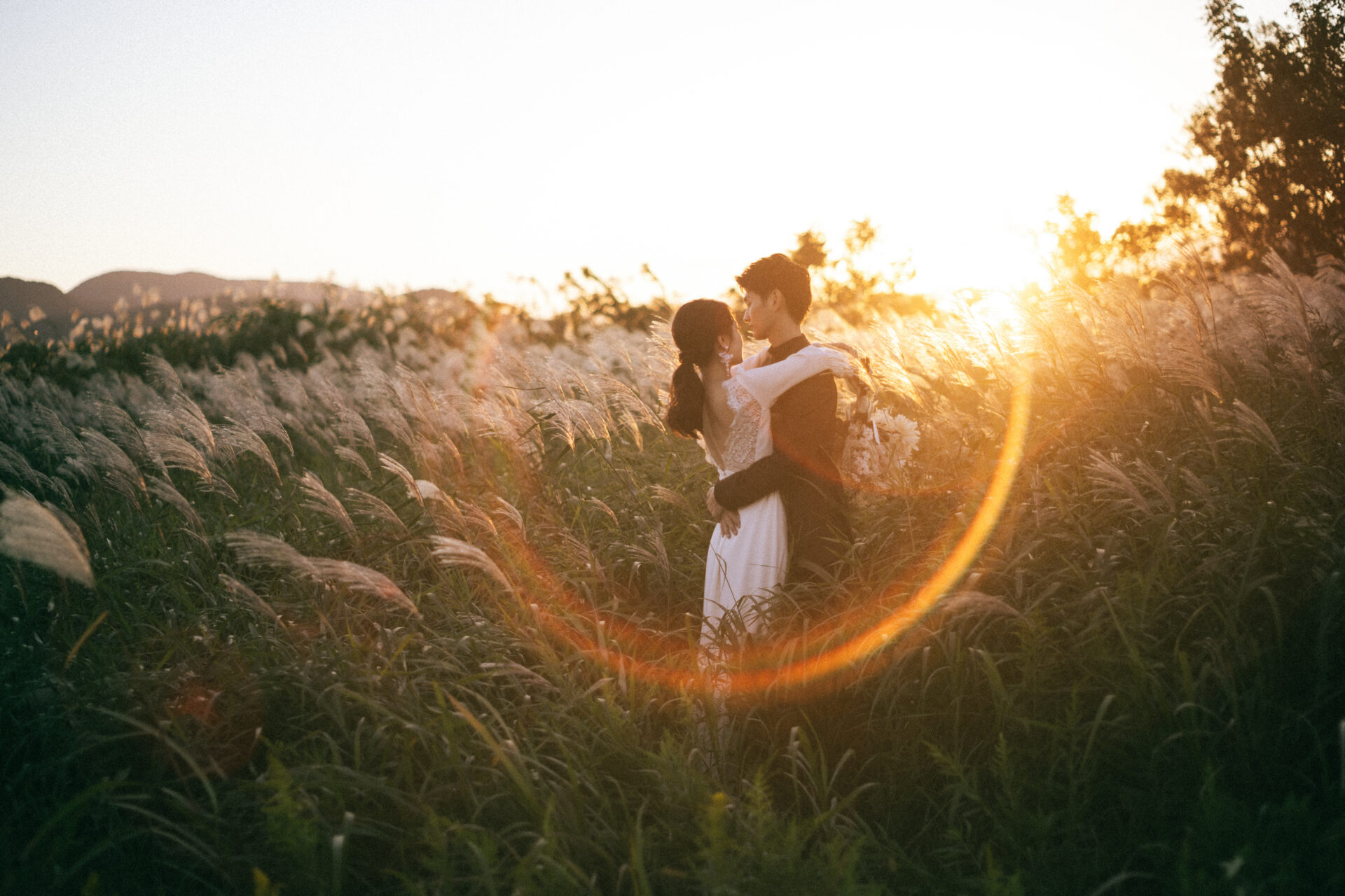 やさしい秋色につつまれて。ススキ＆コスモスで撮る季節のロケフォト